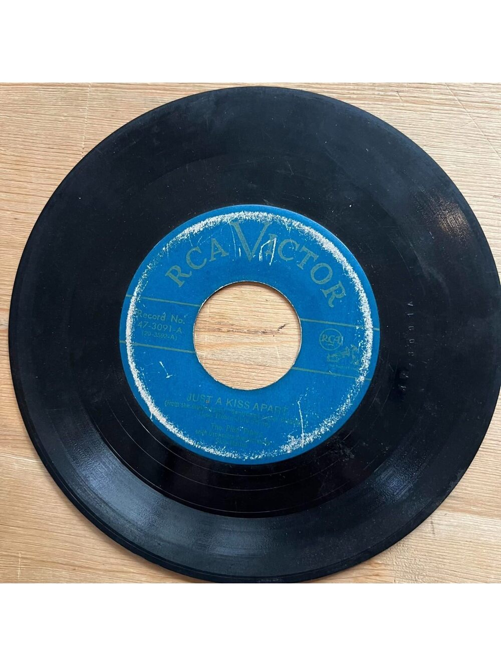 The Pied Pipes - Just a Kiss Apart 45rpm VG+ R13